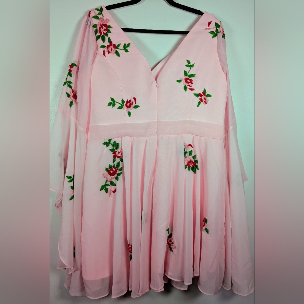 Elegant Pink Dress with Floral Embroidery - Picture 5 of 6